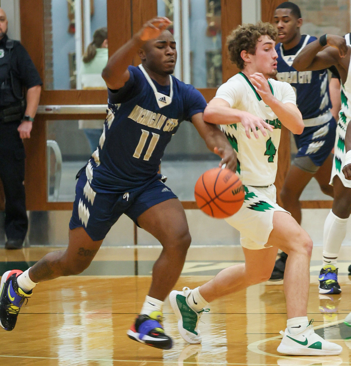 Michigan City visits Valparaiso in DAC play